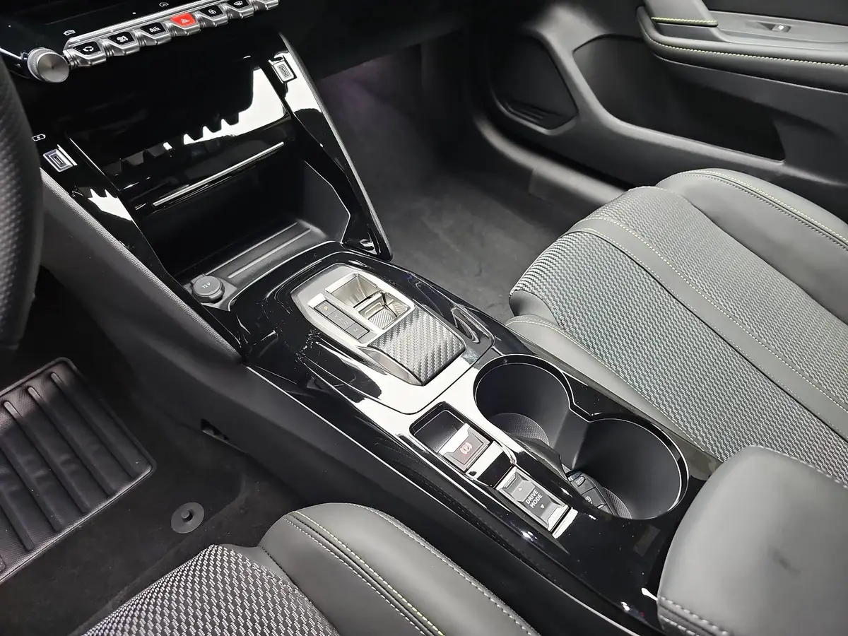 PEUGEOT 208 1.2 HYBRID 110 E-DSC6 GT KLIMA LED MIRROR-SCREEN K