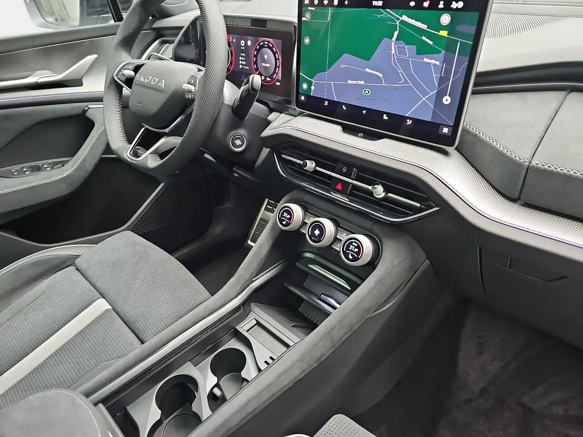 SKODA KODIAQ 1.5 DSG SPORTLINE NAVI LED ACC WINTER KAMERA AHK L