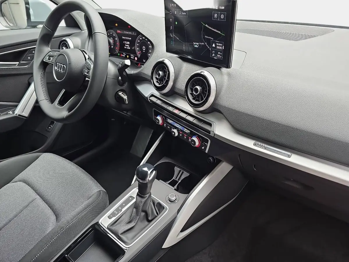 AUDI Q2 35 TFSI S-TRONIC S LINE NAVI LED ACC EL.HECKKL. WI