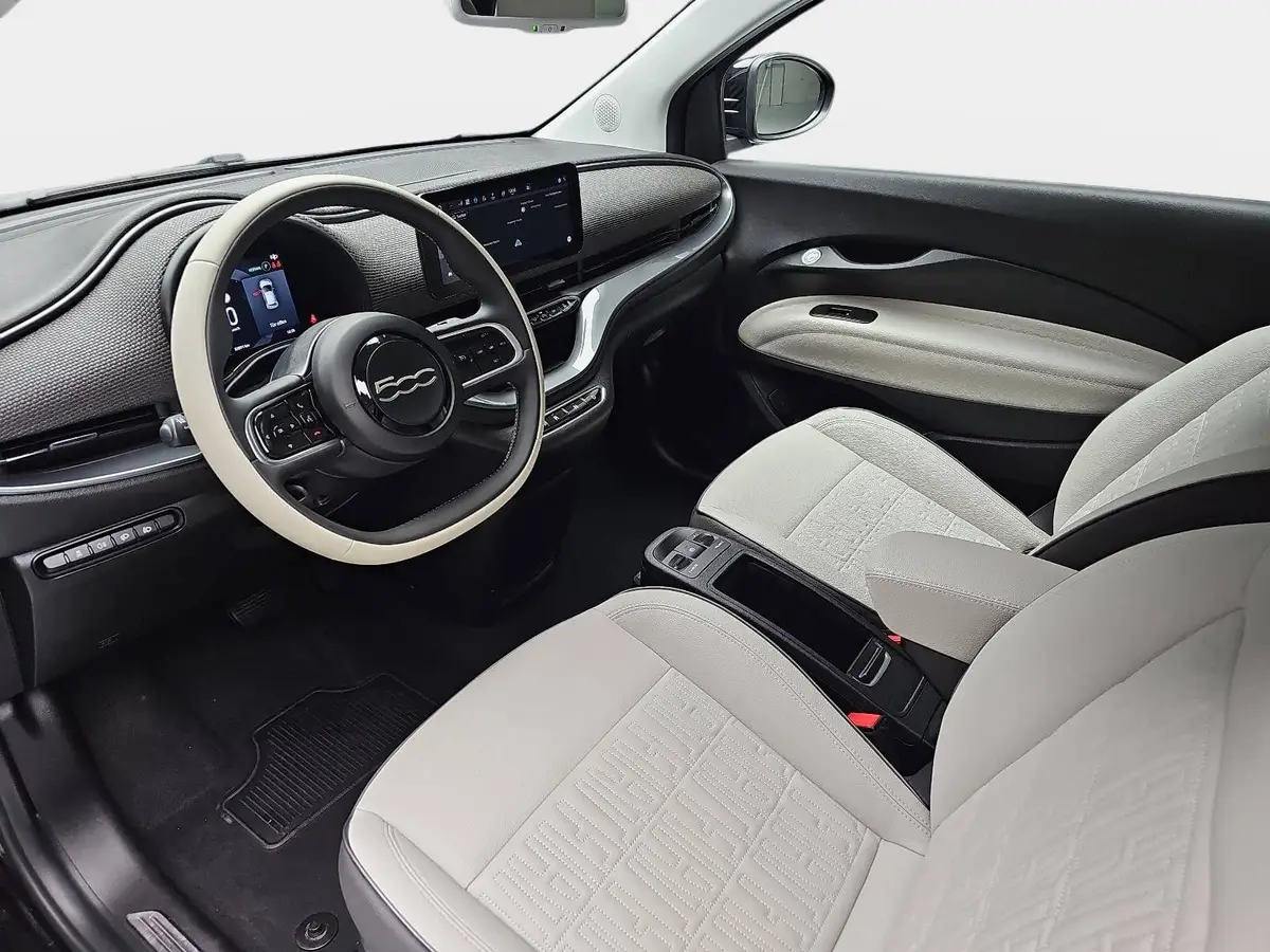 FIAT 500E ELEKTRO 42 KWH BY BOCELLI NAVI KLIMA LED JBL ALL-SEASON LM17