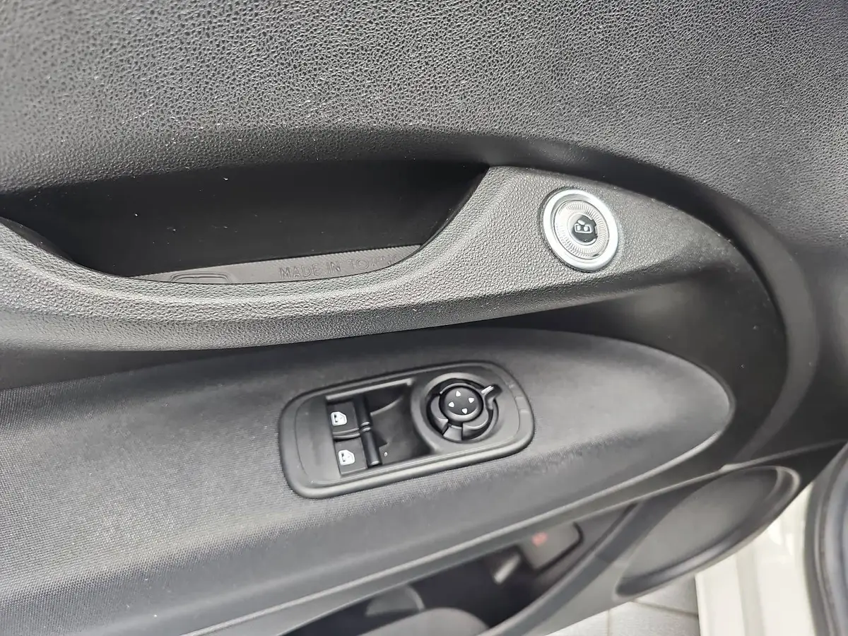 FIAT 500E ELEKTRO 23.8 KWH ACTION KLIMA DAB APPLE/ANDROID ALL-SEASON