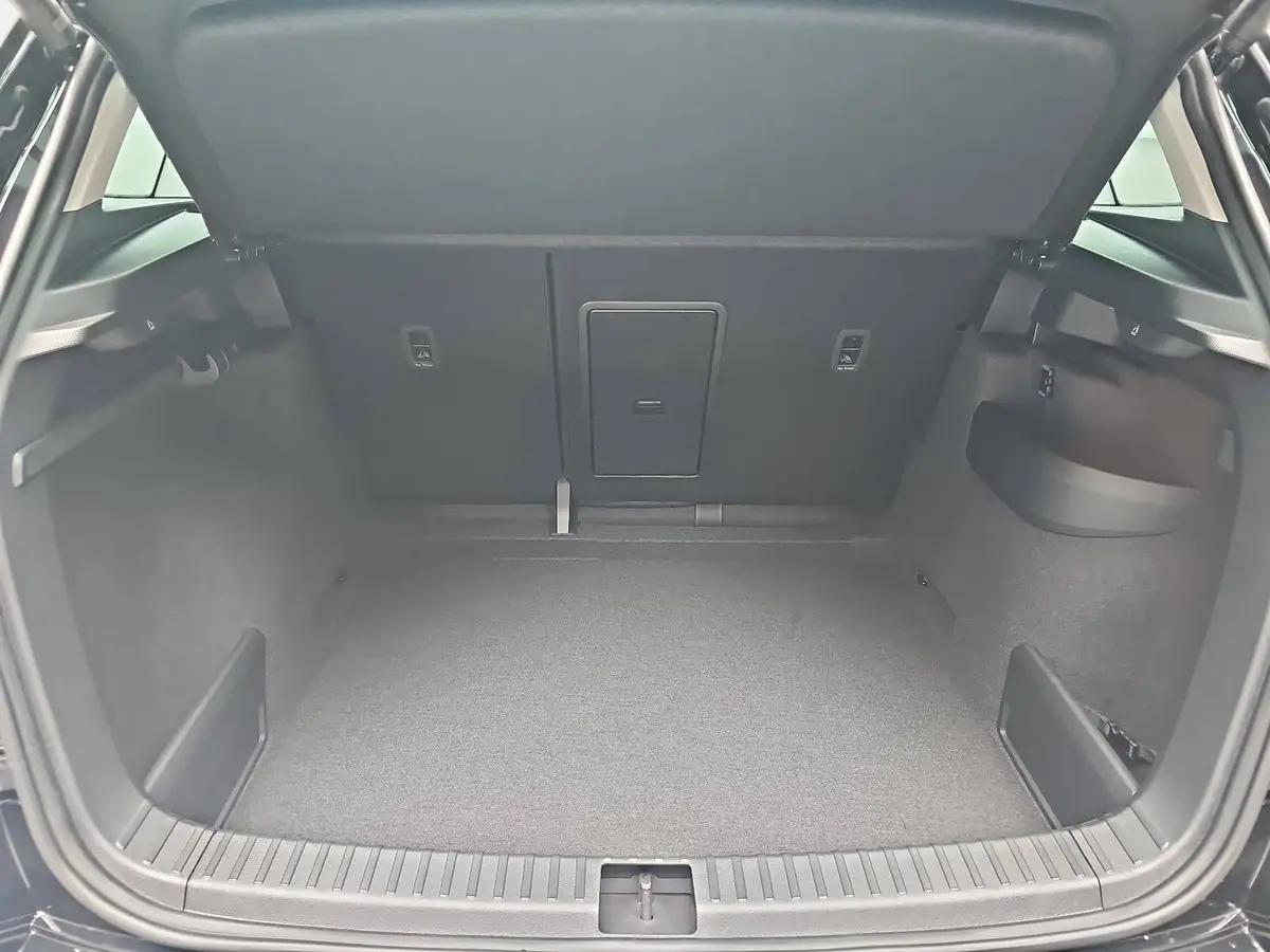 SKODA KAROQ 1.5 TSI DSG 130 JAHRE LED KLIMAAUTO SMARTLINK PDC 