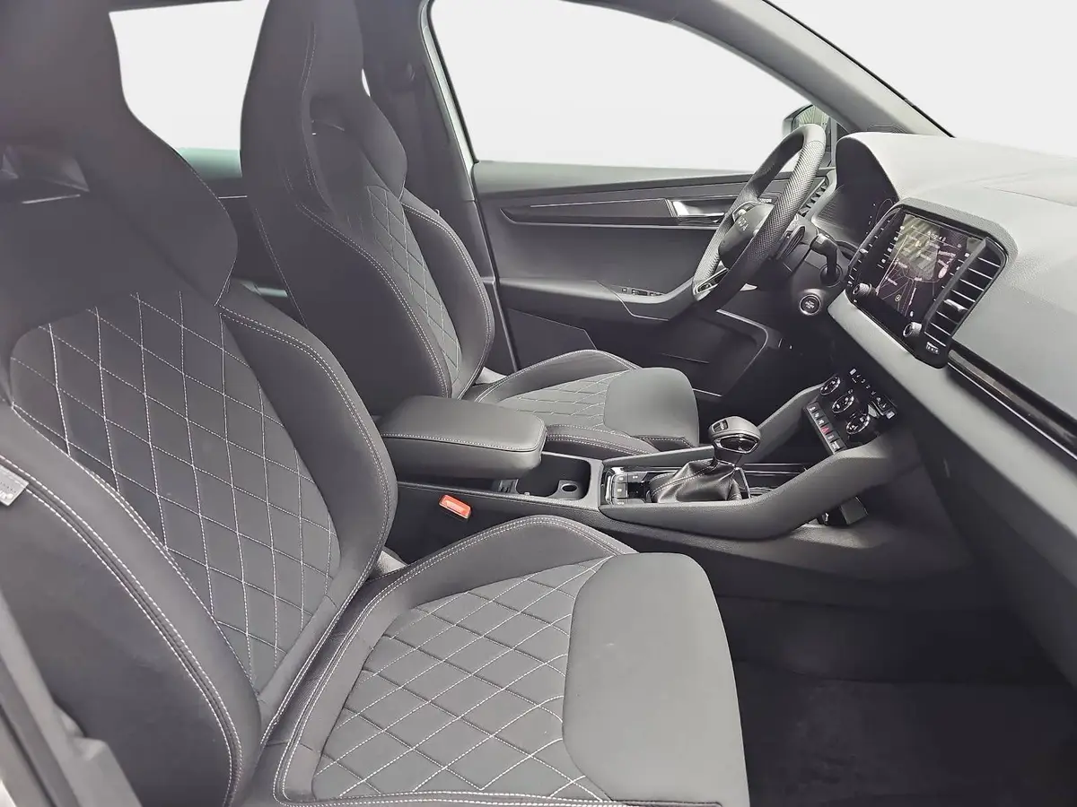 SKODA KAROQ 1.5 TSI DSG SPORTLINE NAVI LED-MATRIX PANO WINTER 