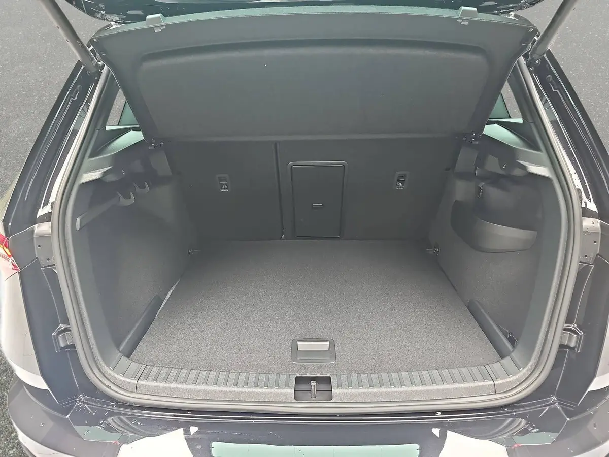 SKODA KAROQ 2.0 TDI DSG SPORTLINE AHK ACC PANO