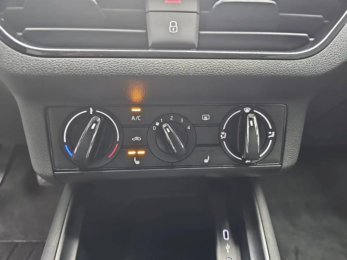 SKODA KAMIQ 1.0 TSI ACTIVE KLIMA LED SITZHEIZUNG PDC DAB+