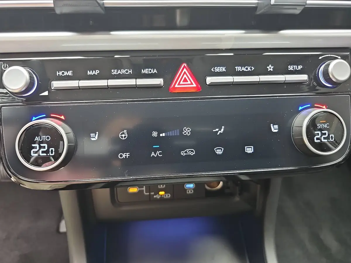 HYUNDAI TUCSON 1.6 T-GDI DCT7 4WD NAVI LED KRELL KLIMAAUTO 4XSITZ