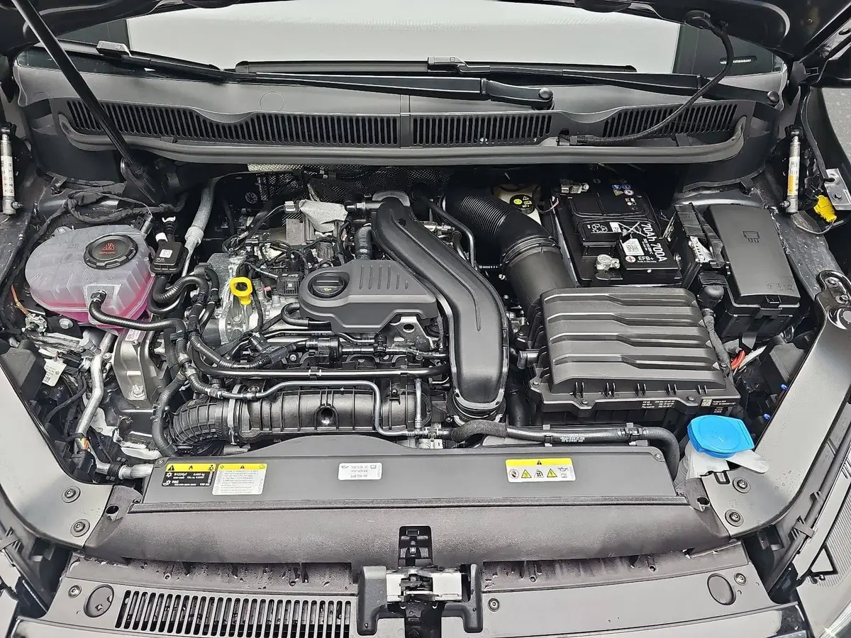 VW TOURAN 1.5 TSI DSG COMFORTLINE NAVI LED ACC 7-S AHK LM