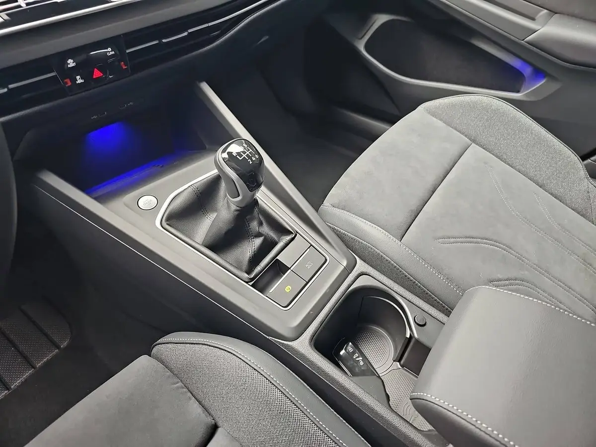 VW GOLF VIII 1.5 TSI LIFE LED ACC KAMERA AHK LM17