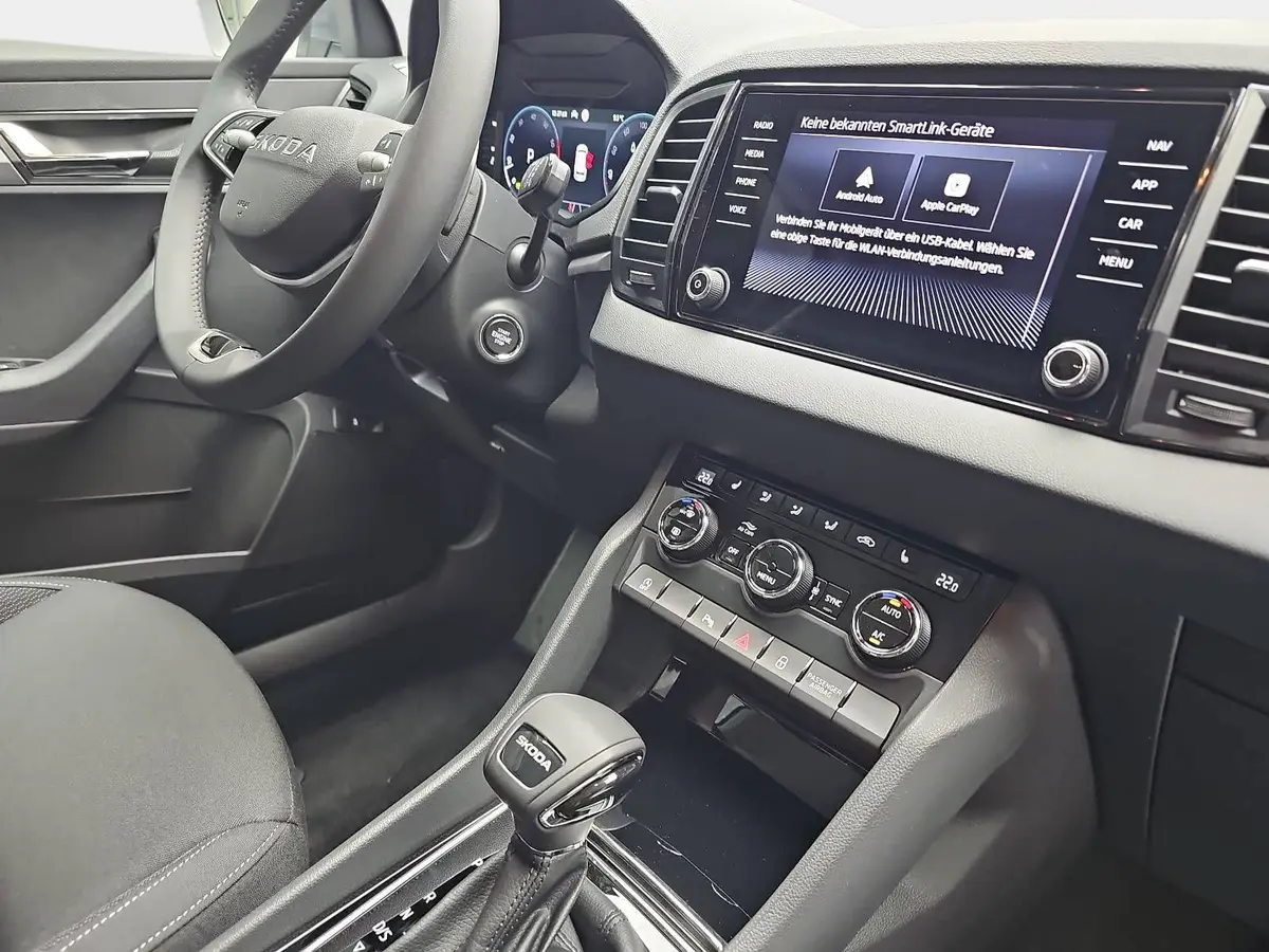 SKODA KAROQ 1.5 TSI DSG SELECTION LED ACC AHK