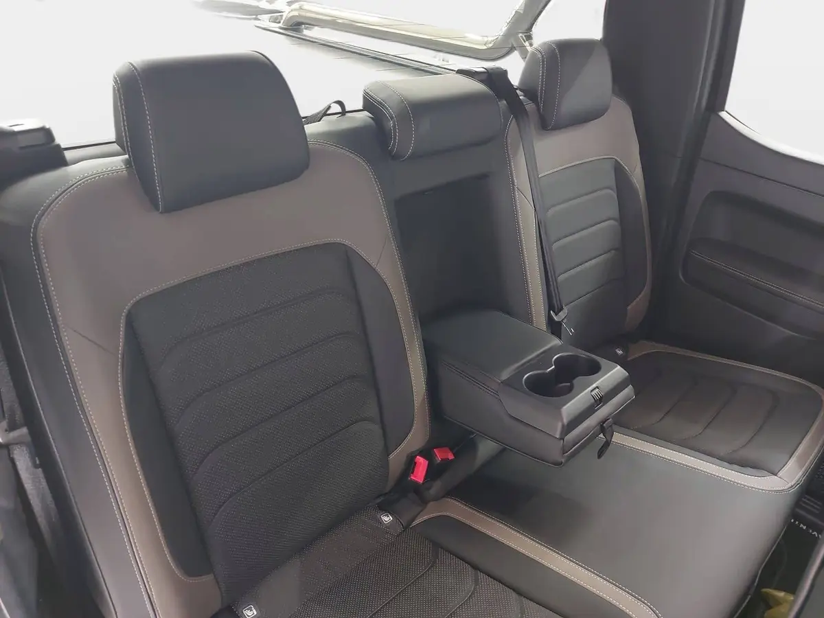 VW AMAROK 3.0 TDI AUTO. DOKA AVENTURA 4M NAVI LED AHK LM21
