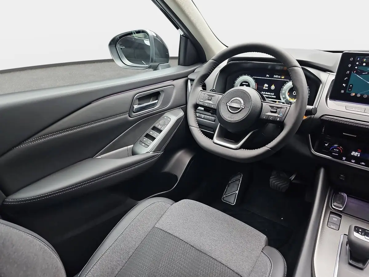 NISSAN QASHQAI 1.3 DIG-T XTRONIC N-CONNECTA PANO WINTER