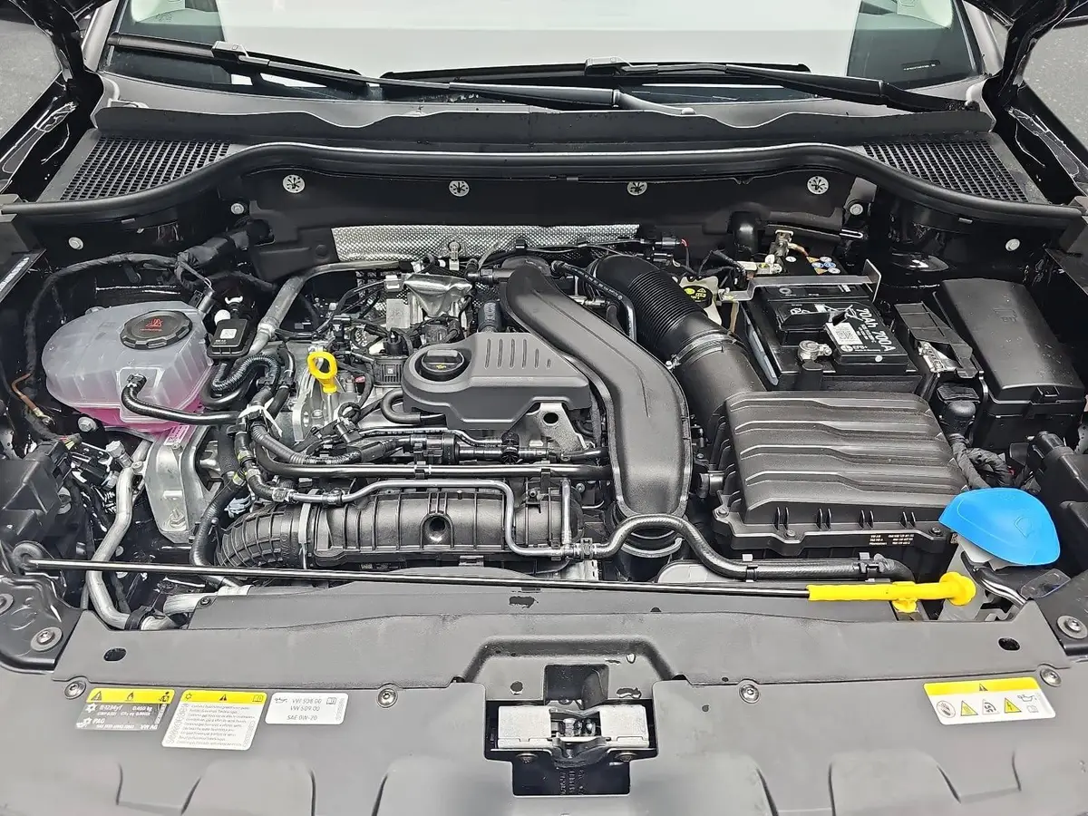 SKODA KAROQ 1.5 TSI DSG DRIVE NAVI LED AHK LM