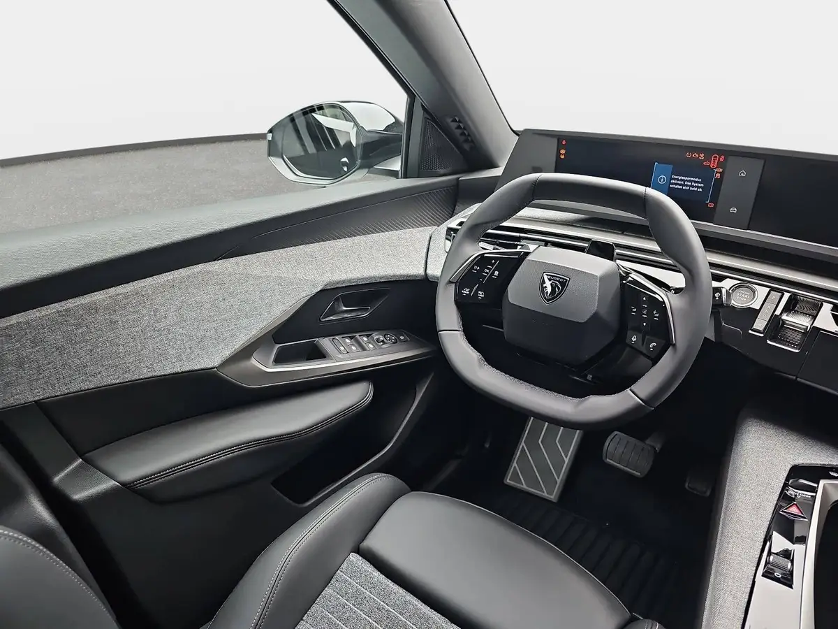 PEUGEOT 5008 1.2 HYBRID 145 E-DSC6 ALLURE KLIMA LED 7-S DAB 360