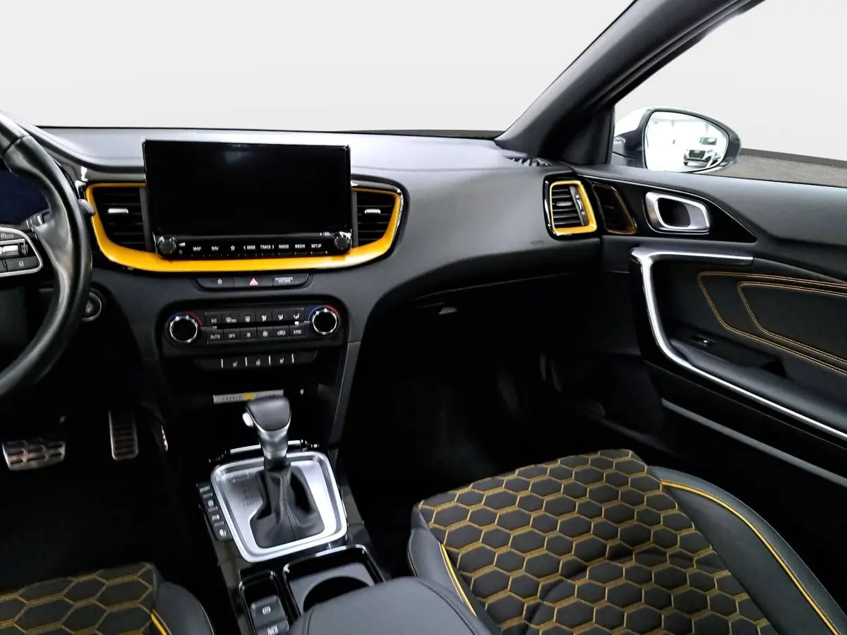 KIA XCEED 1.6 CRDI DCT LAUNCH ACC WINTER P-ASSIST