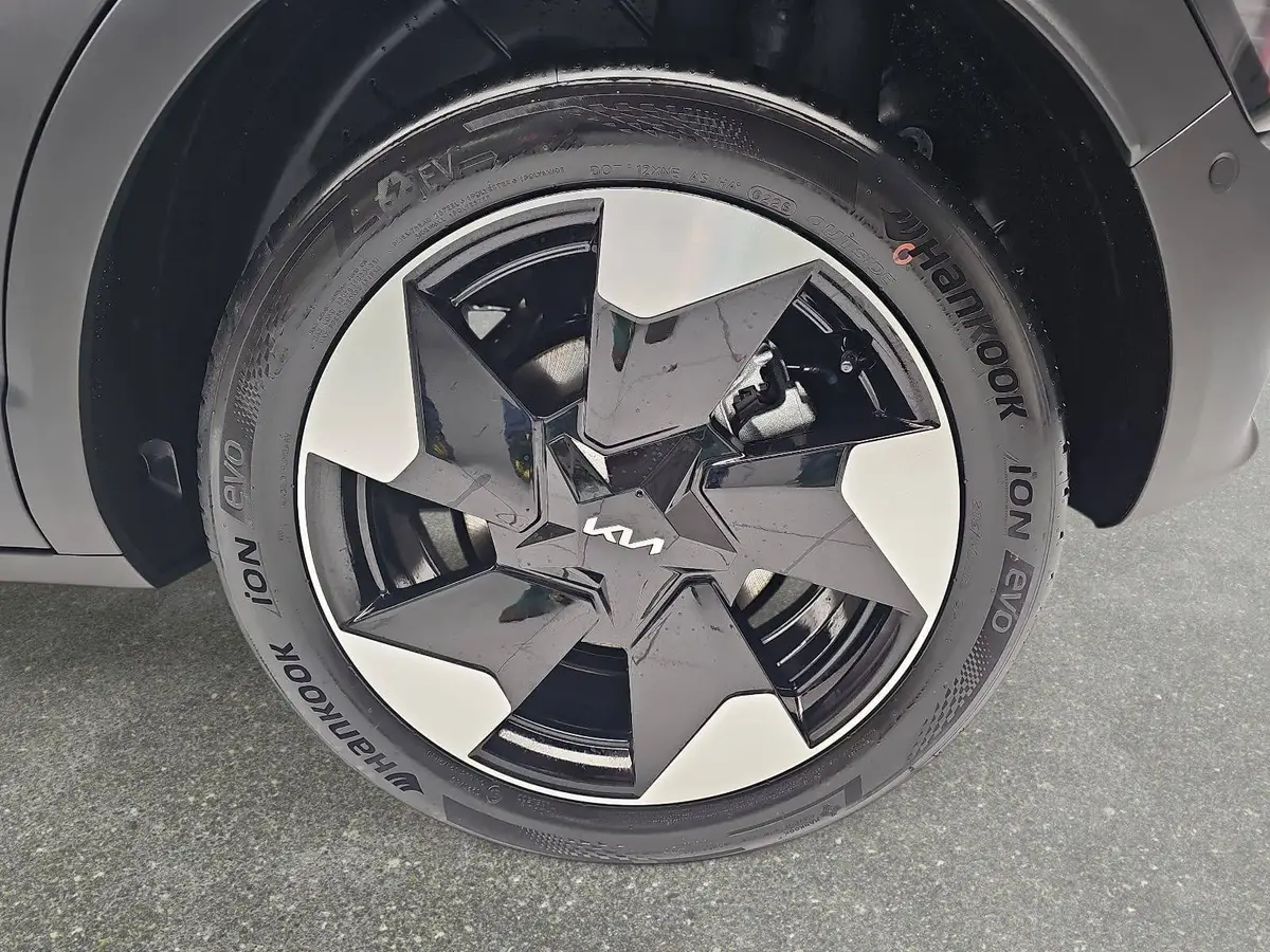 KIA EV2 42.2 KWH EARTH MJ27 WINTER-CONNECT TECHNOLOGY DRIVEWISE-PARK DESIGN