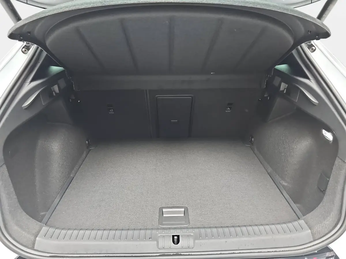 CUPRA FORMENTOR 1.5 ETSI DSG NAVI LED ACC SPURPAKET EL.HECKKL. AHK