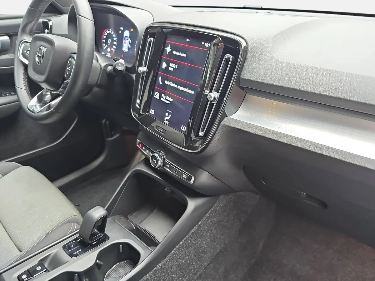 VOLVO XC40 T2 2WD AUTO. CORE NAVI LED EL.HECKKL. PDC KAMERA L