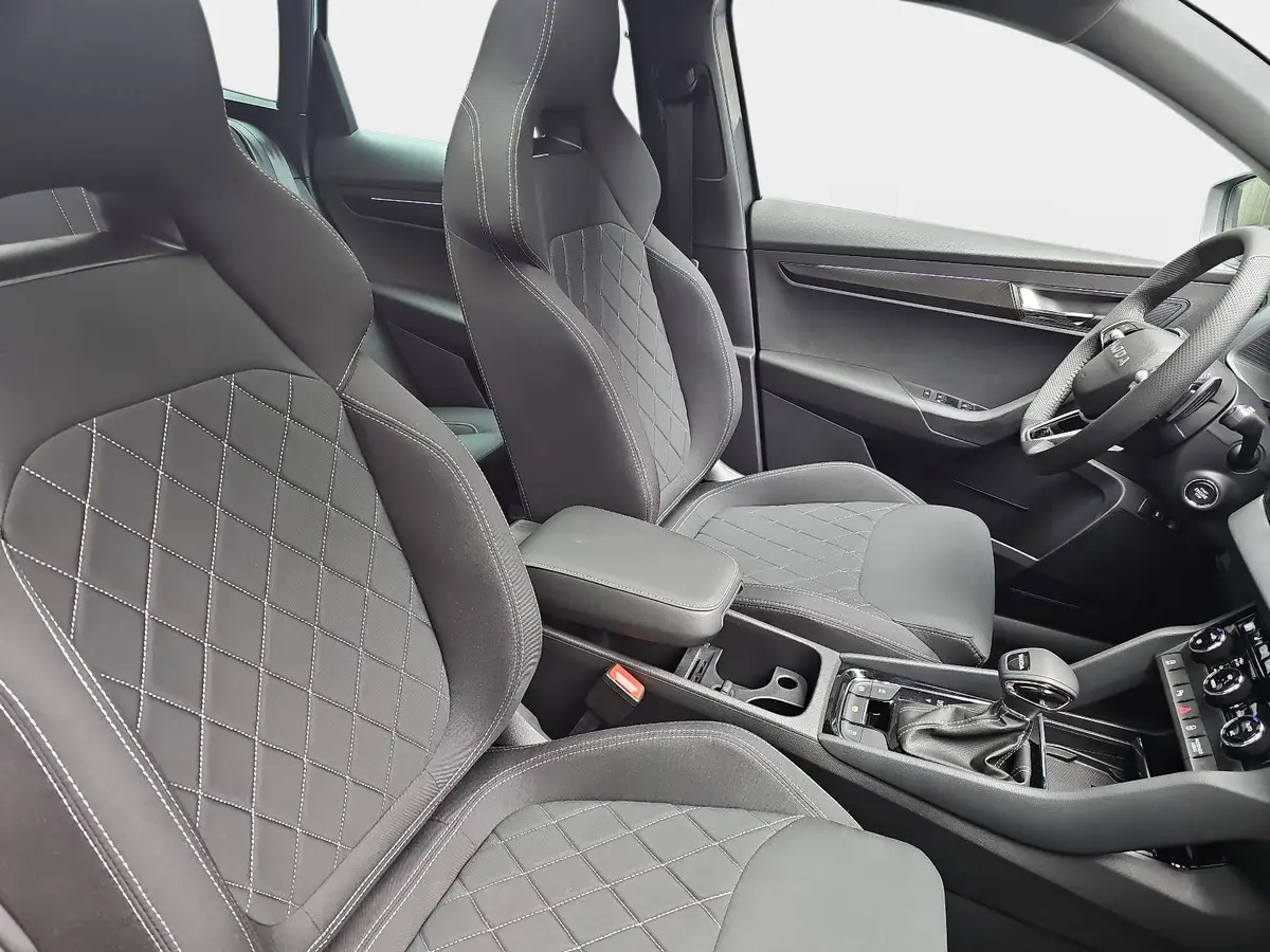 SKODA KAROQ 1.5 TSI DSG SPORTLINE NAVI LED PANO ACC WINTER KAM