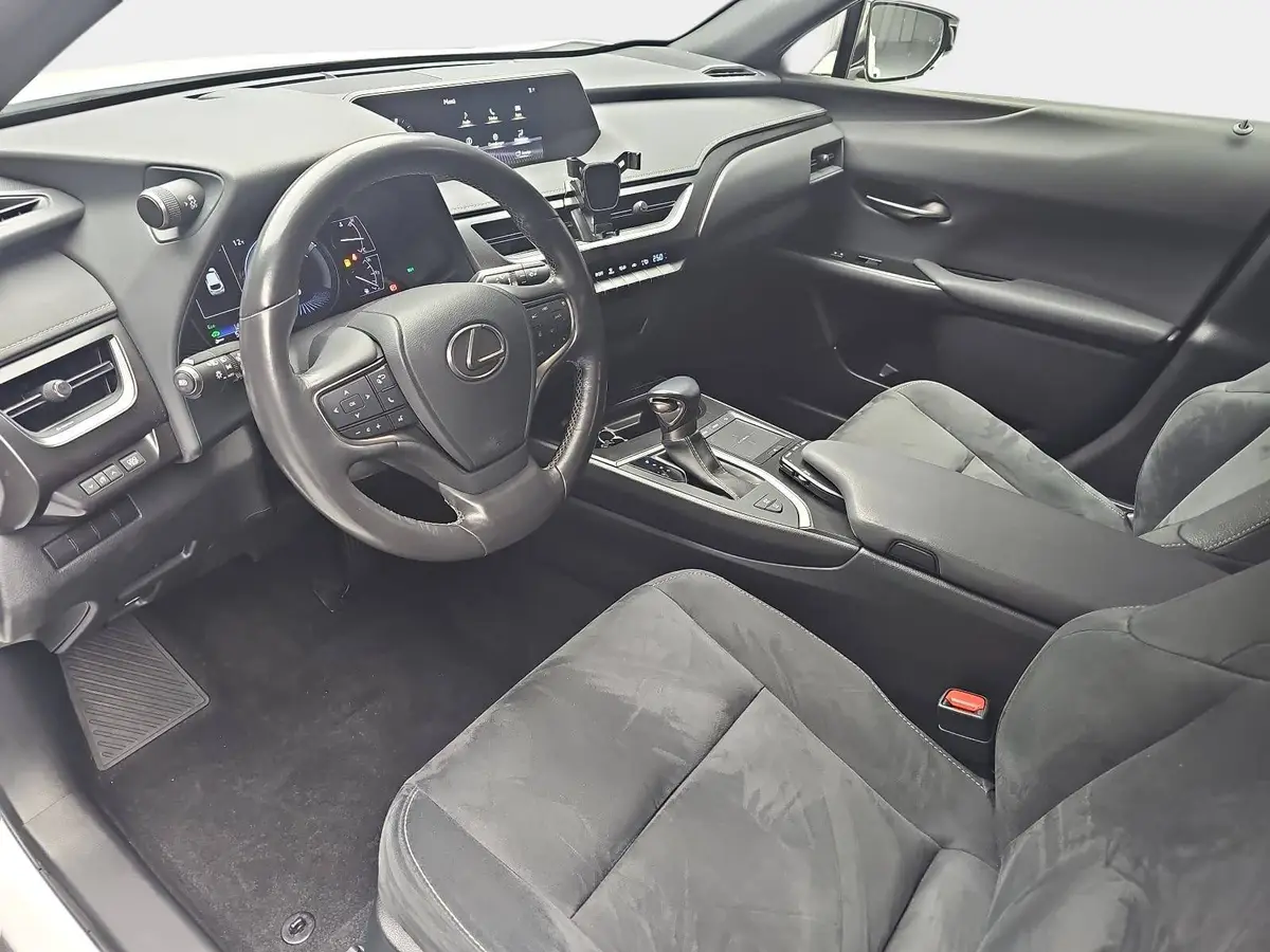 LEXUS UX 200H LED ACC LM18