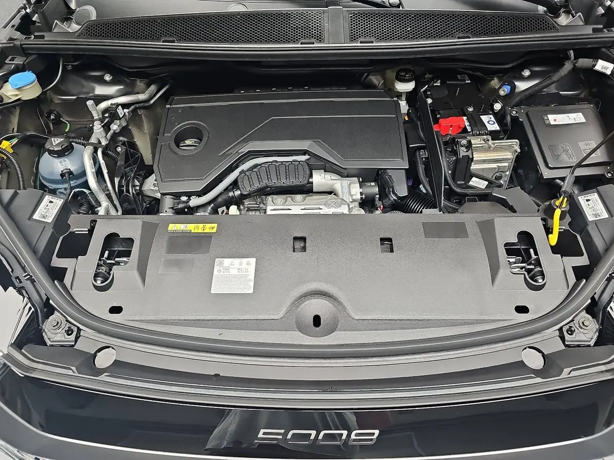 PEUGEOT 5008 1.2 HYBRID 145 E-DSC6 GT KLIMA LED 7-S DAB 360° AH