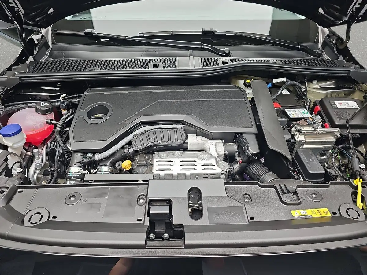 PEUGEOT 208 1.2 HYBRID 110 E-DSC6 STYLE LED GRA SHZ