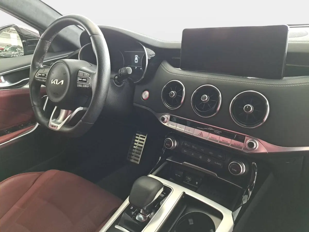 KIA STINGER 3.3 V6 T-GDI AUTO. 4WD GT NAVI LED LEDER WINTER KA