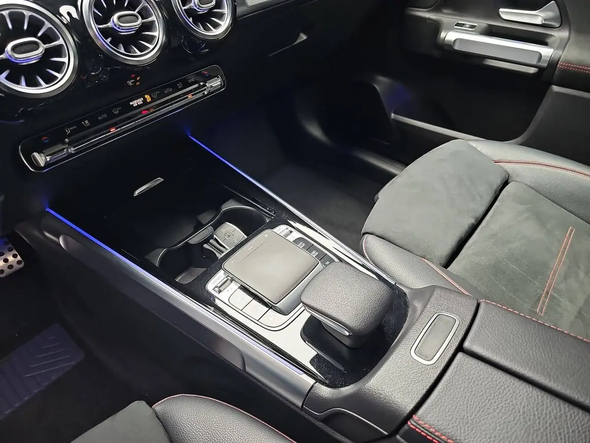 MERCEDES-BENZ GLB 200 200D AUTO. AMG-LINE AHK PANO LM