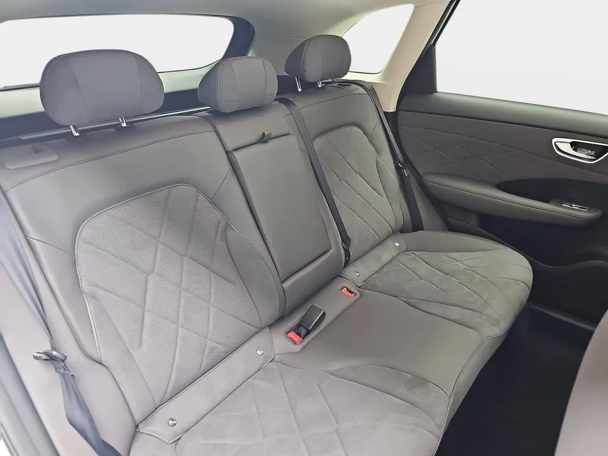 MG ANDERE EV 77 KWH LUXURY PANORAMA LEDER 20-ZOLL