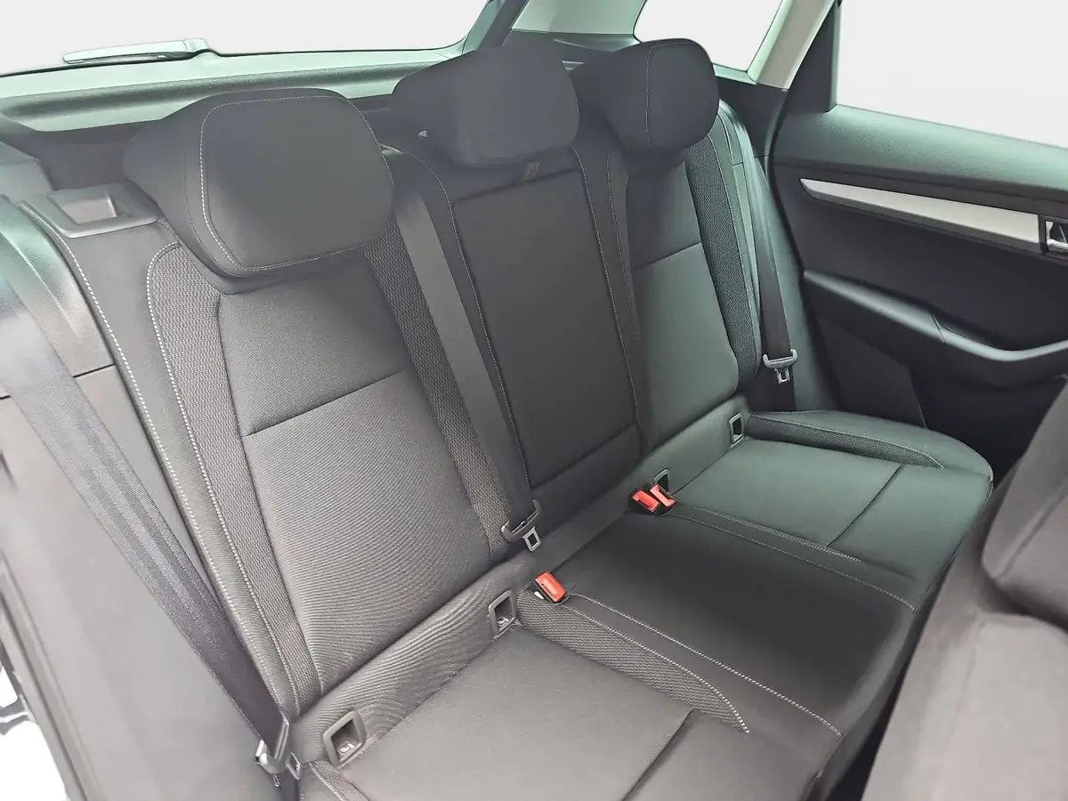 SKODA KAROQ 1.5 TSI DSG 130 JAHRE LED KLIMAAUTO SMARTLINK PDC 