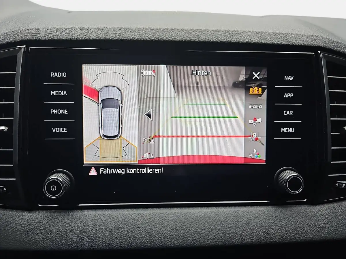 SKODA KAROQ 1.5 TSI DSG SPORTLINE NAVI LED-MATRIX PANO WINTER 