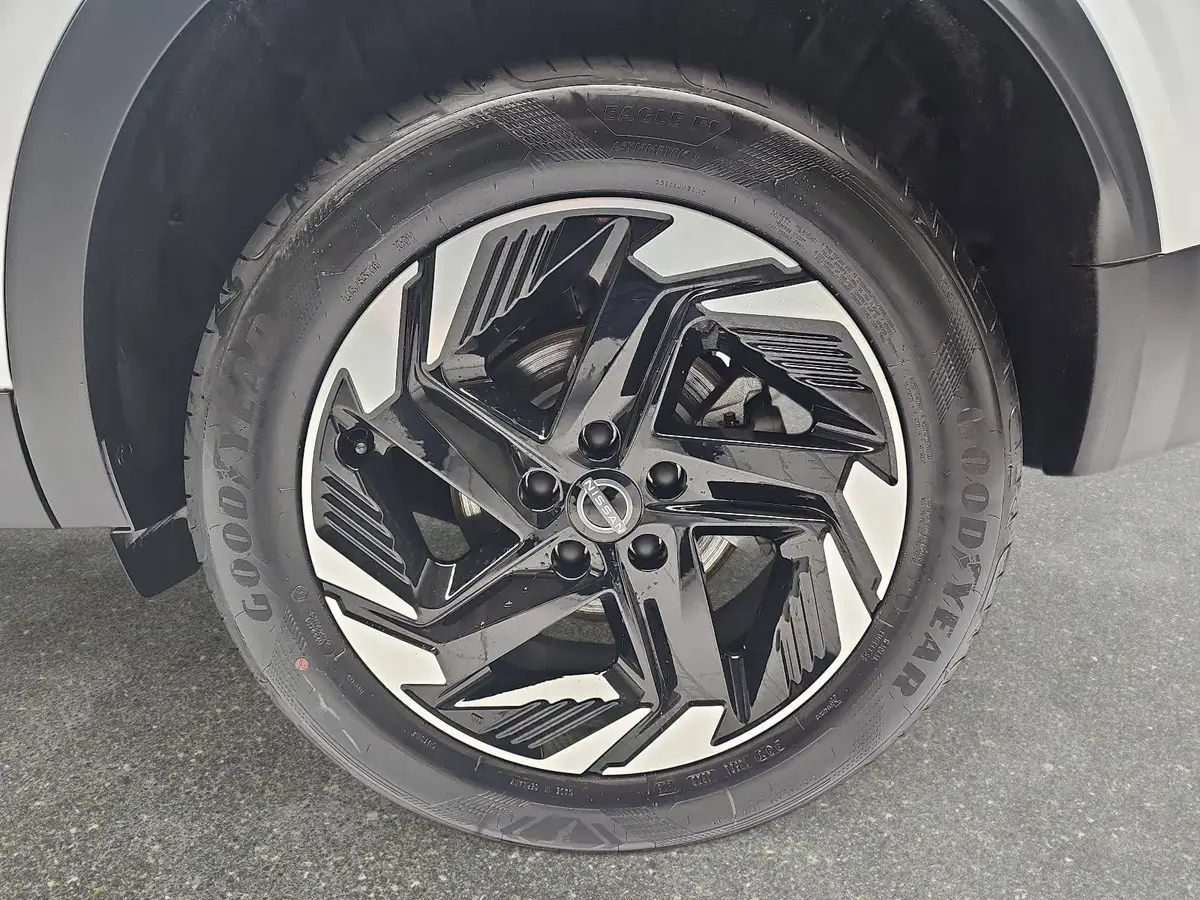 NISSAN QASHQAI 1.3 DIG-T XTRONIC N-CONNECTA PANO WINTER