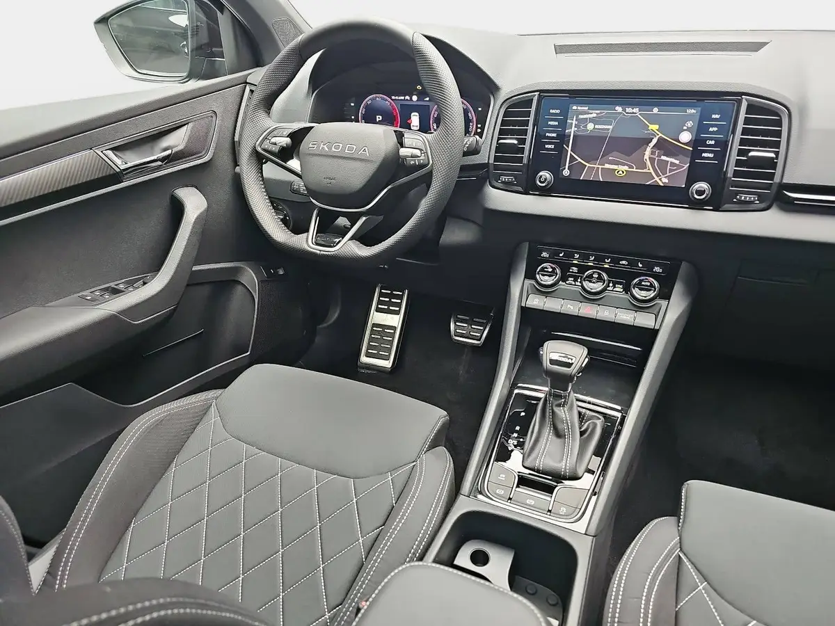 SKODA KAROQ 2.0 TDI DSG SPORTLINE AHK ACC PANO