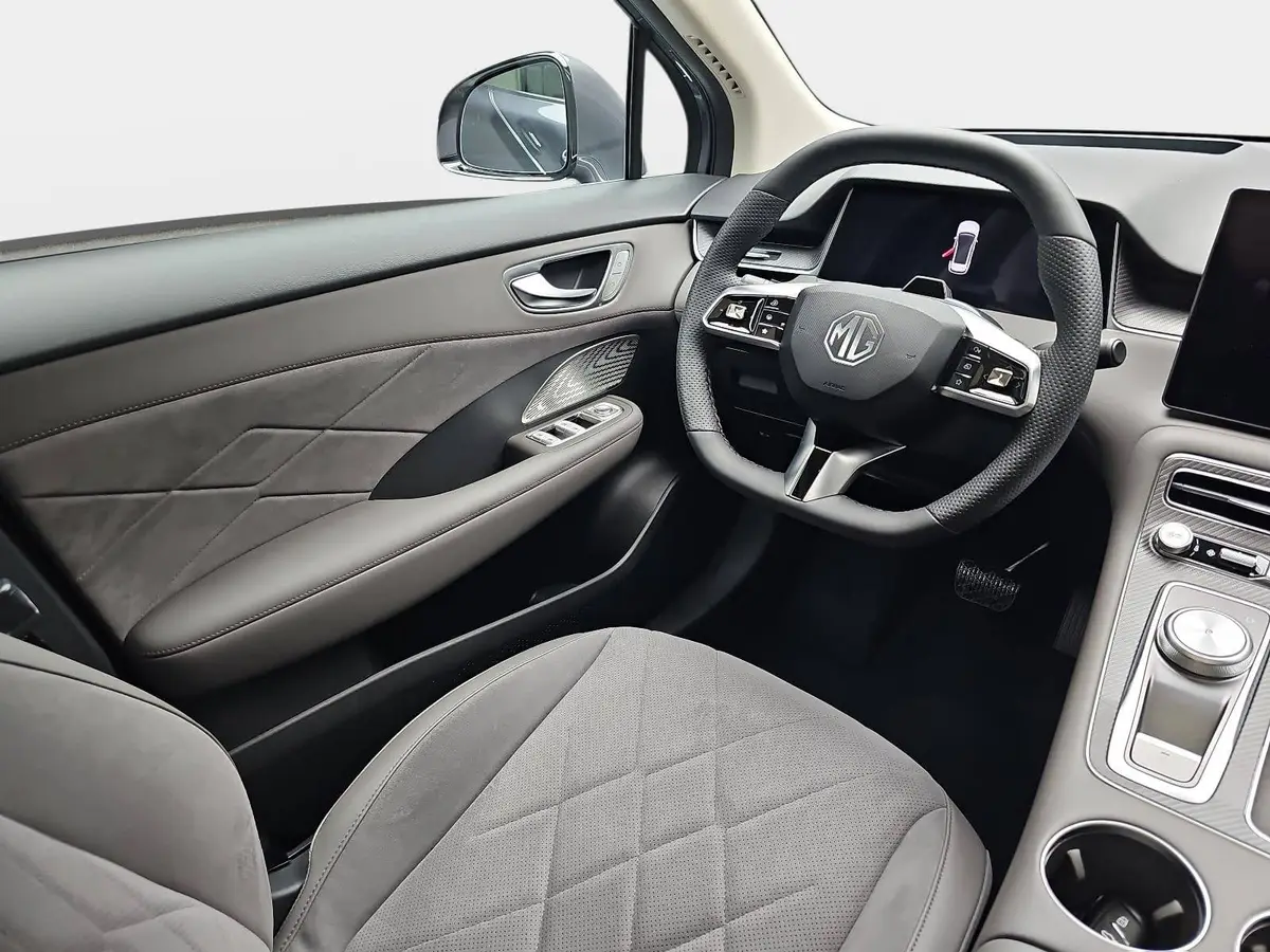 MG ANDERE EV 77 KWH LUXURY PANORAMA LEDER 20-ZOLL