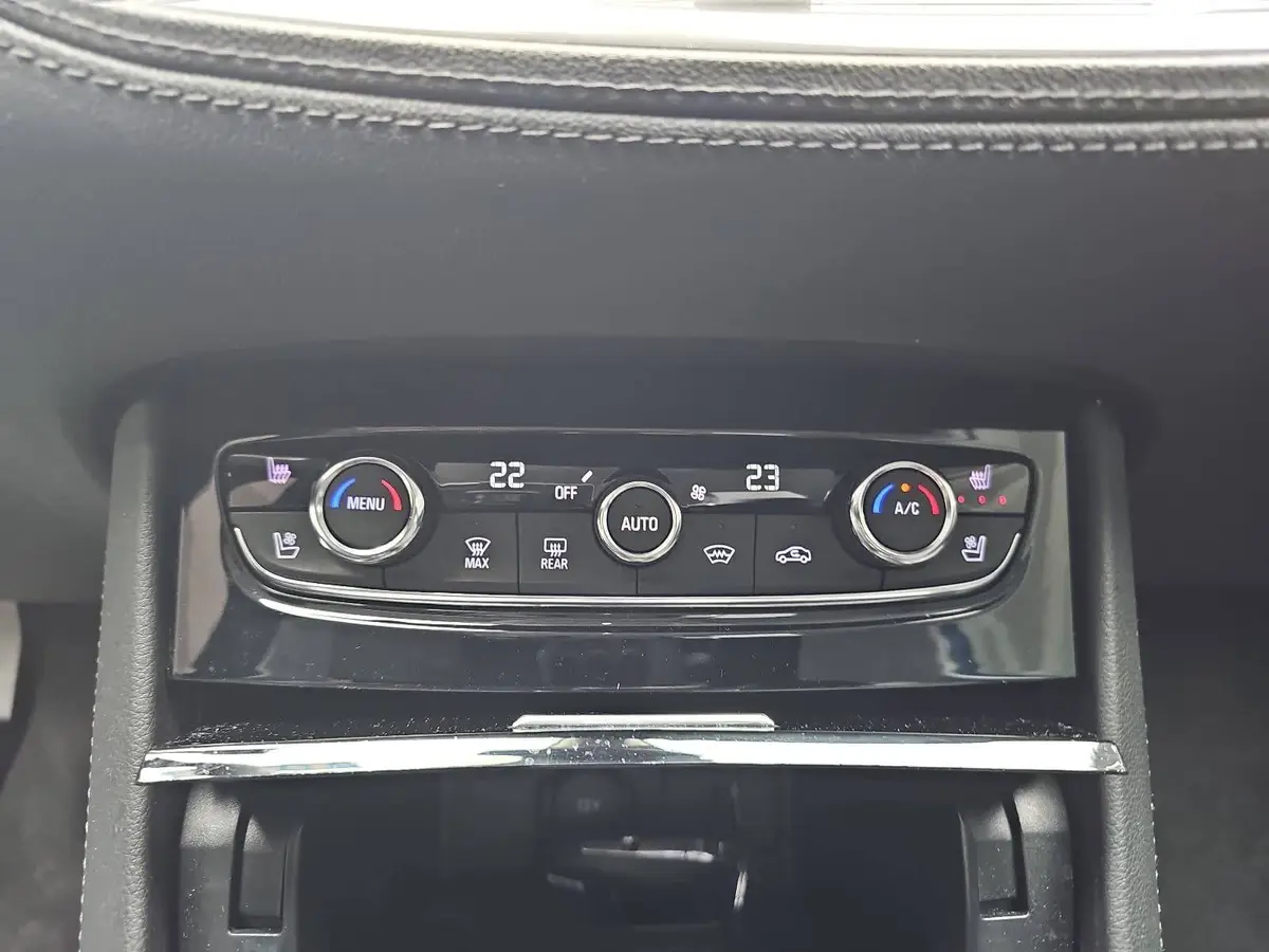 OPEL GRANDLAND X 1.2 TURBO BUSINESS INNOVATION