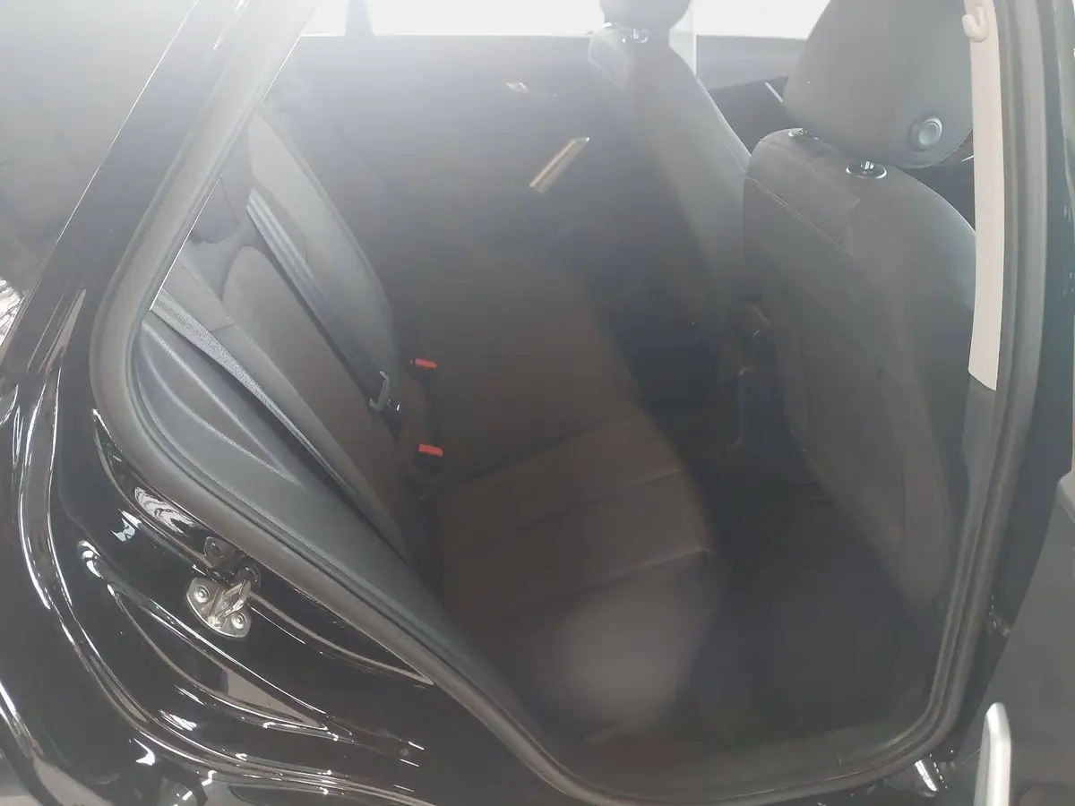 AUDI Q2 1.5 TFSI 35 GANZJAHRESREIFEN AHK