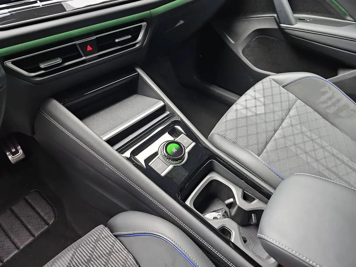 VW TIGUAN 2.0 TDI DSG 4M R-LINE NAVI MATRIX HUD DCC AHK LM20