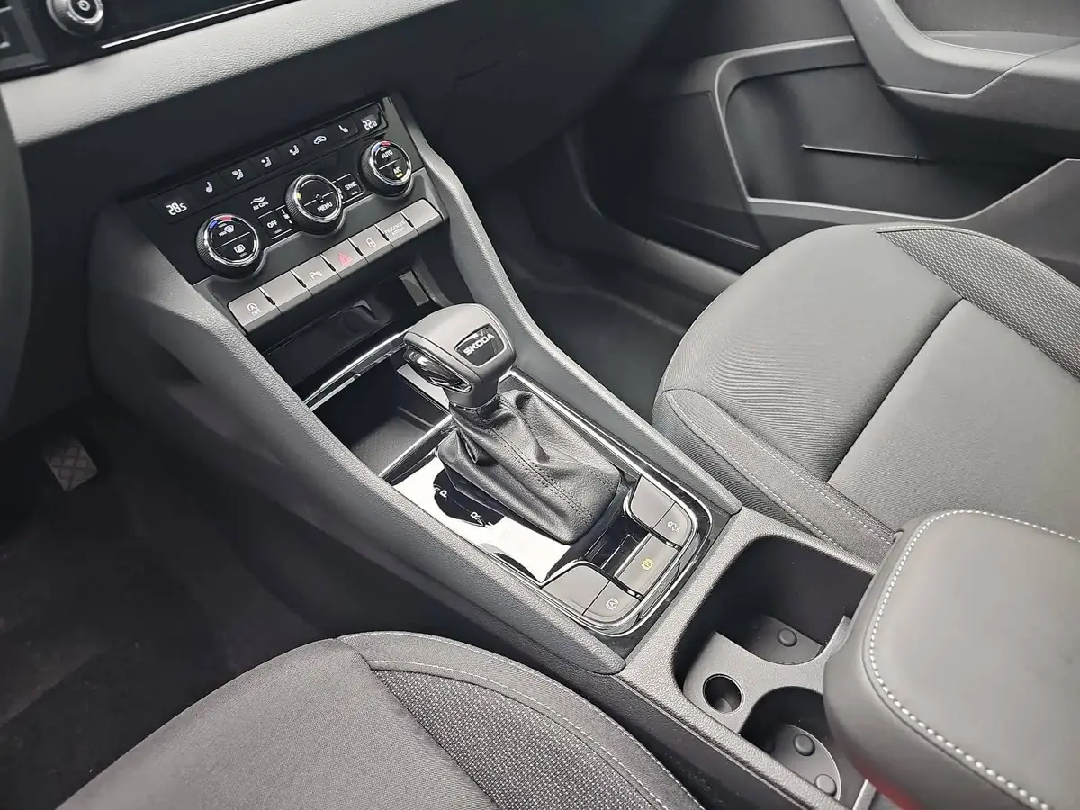 SKODA KAROQ 1.5 TSI DSG FAMILY LED KAMERA LM17