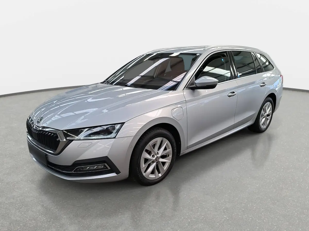SKODA OCTAVIA COMBI HYBRID 1.4 TSI IV STYLE NAVI ACC HUD PDC KAMERA