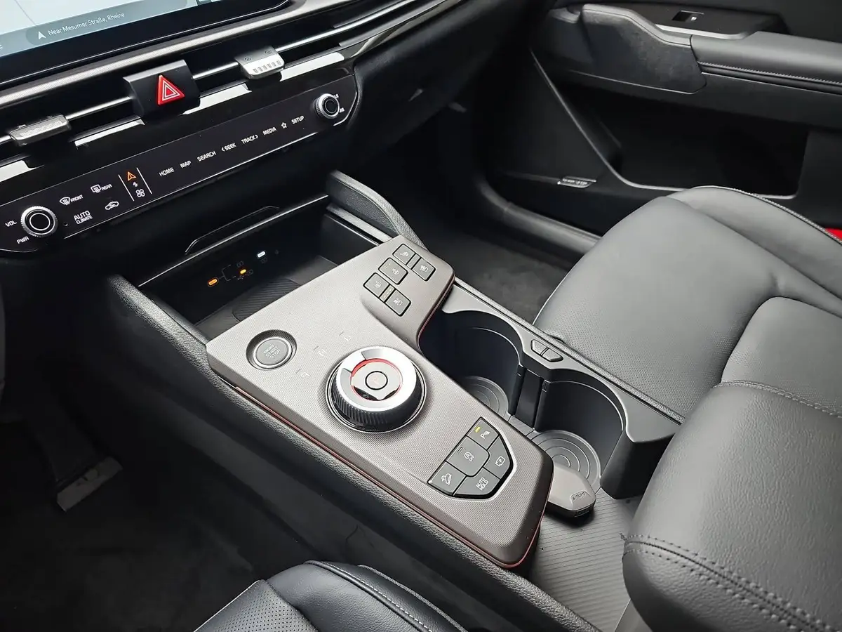 KIA SPORTAGE 1.6 T-GDI 150 2WD DCT SPIRIT MJ26 LEDER DRIVEWISE SOUND