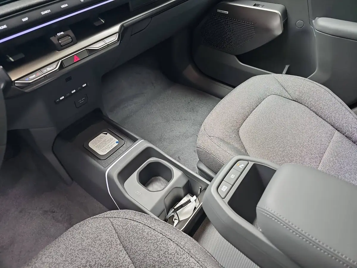 KIA EV2 42.2 KWH EARTH MJ27 WINTER-CONNECT TECHNOLOGY DRIVEWISE-PARK DESIGN