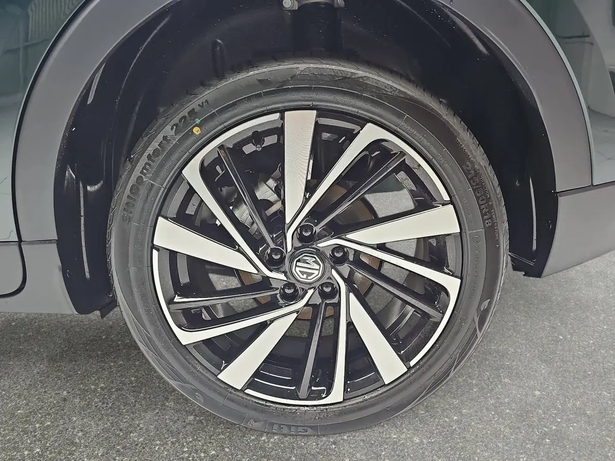 MG ZS 1.5 HYBRID+ MY25.5 LUXURY NAVI LM18 KEYLESS-ENTRY 360-GRAD-KAMERA