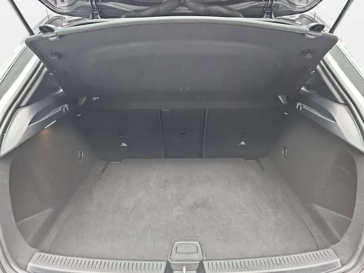 MERCEDES-BENZ A 180 DCT AMG LINE NAVI LED MBUX WINTER KAMERA LM18