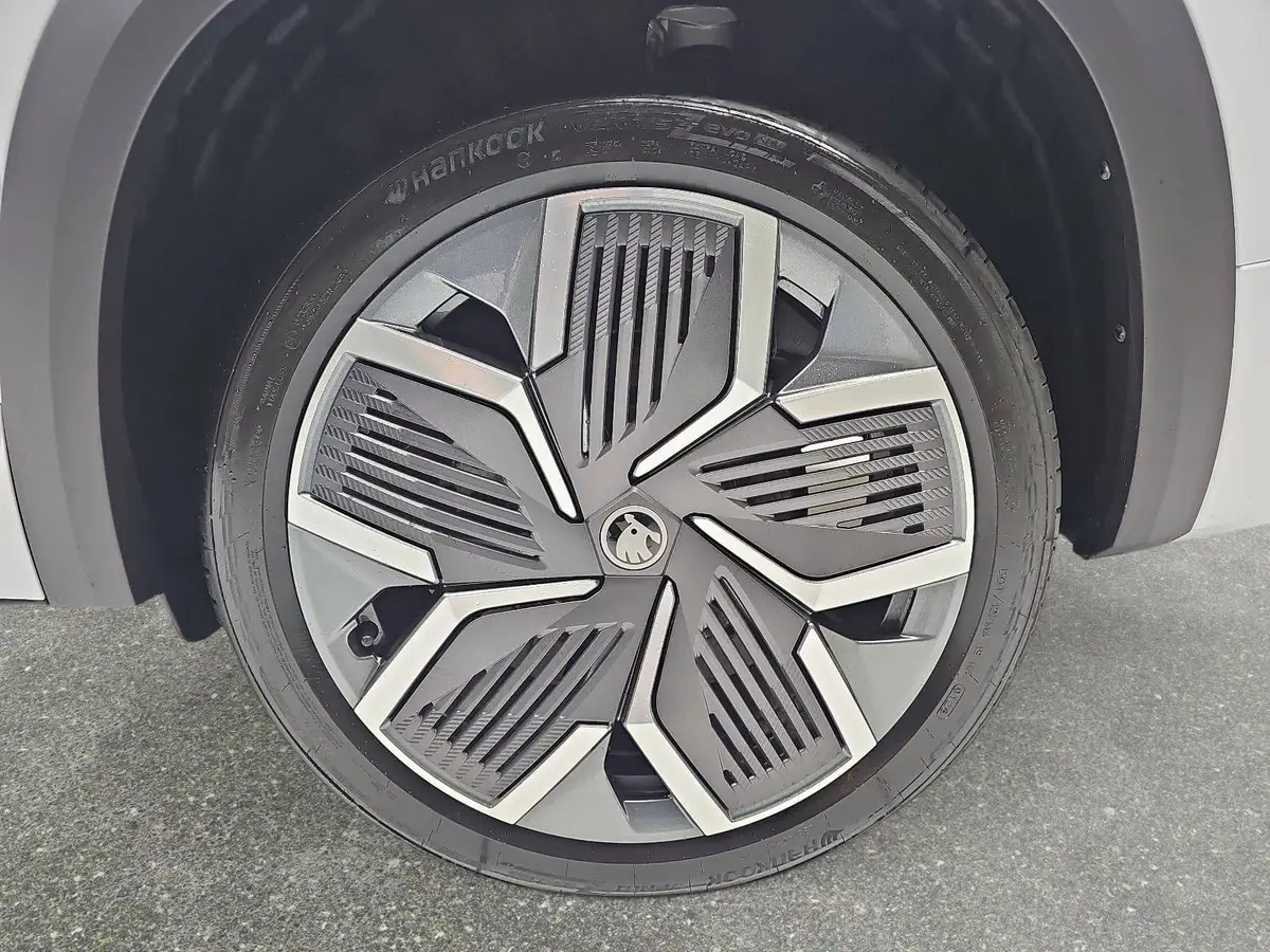 SKODA KODIAQ 1.5 TSI DSG SPORTLINE NAVI LED ACC PANO WINTER AHK