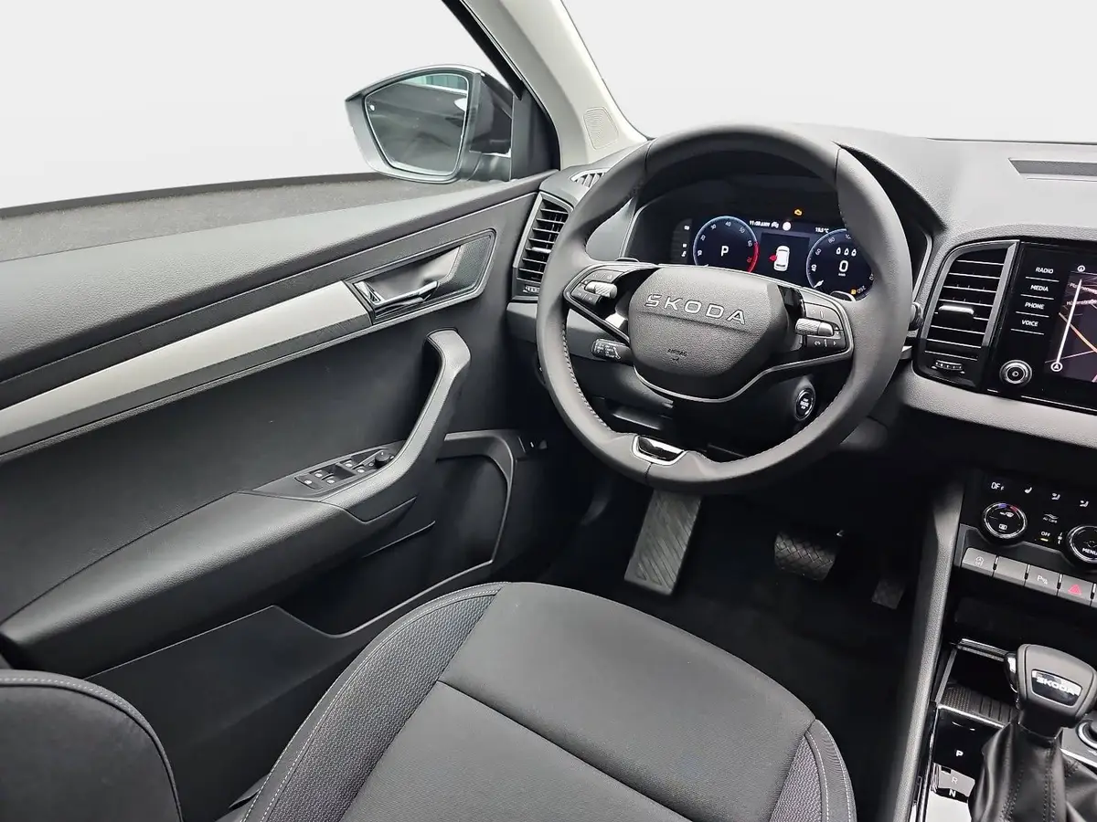 SKODA KAROQ 1.5 TSI DSG SELECTION LED ACC AHK
