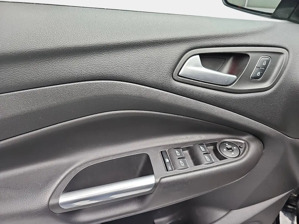 FORD KUGA 1.5 ECOBOOST TITANIUM 4X2 STANDHEIZ KAMERA 8FACH
