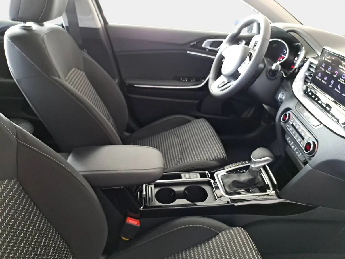 KIA CEED 1.5 T-GDI 48V DCT7 ULTIMATE EDITION