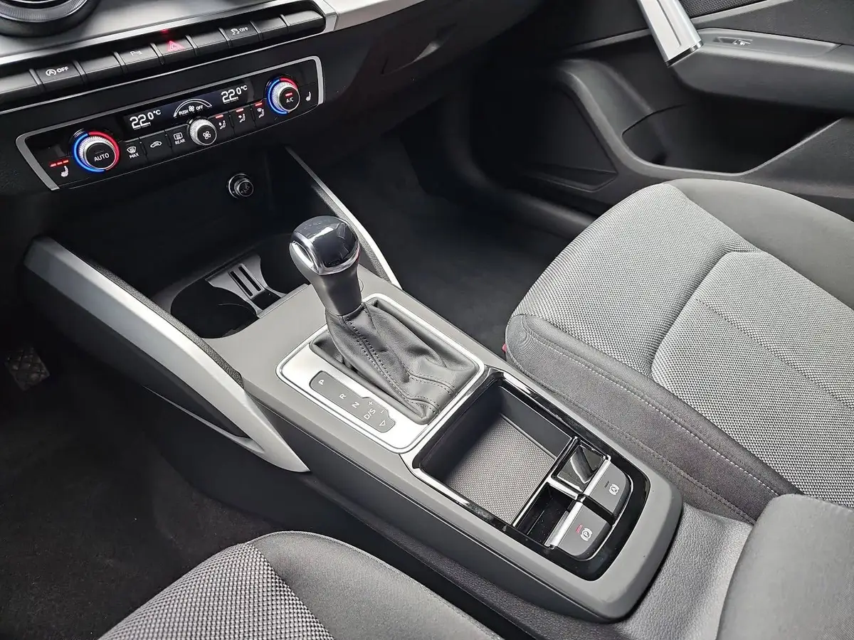 AUDI Q2 35 TFSI S-TRONIC S LINE NAVI LED ACC EL.HECKKL. WI