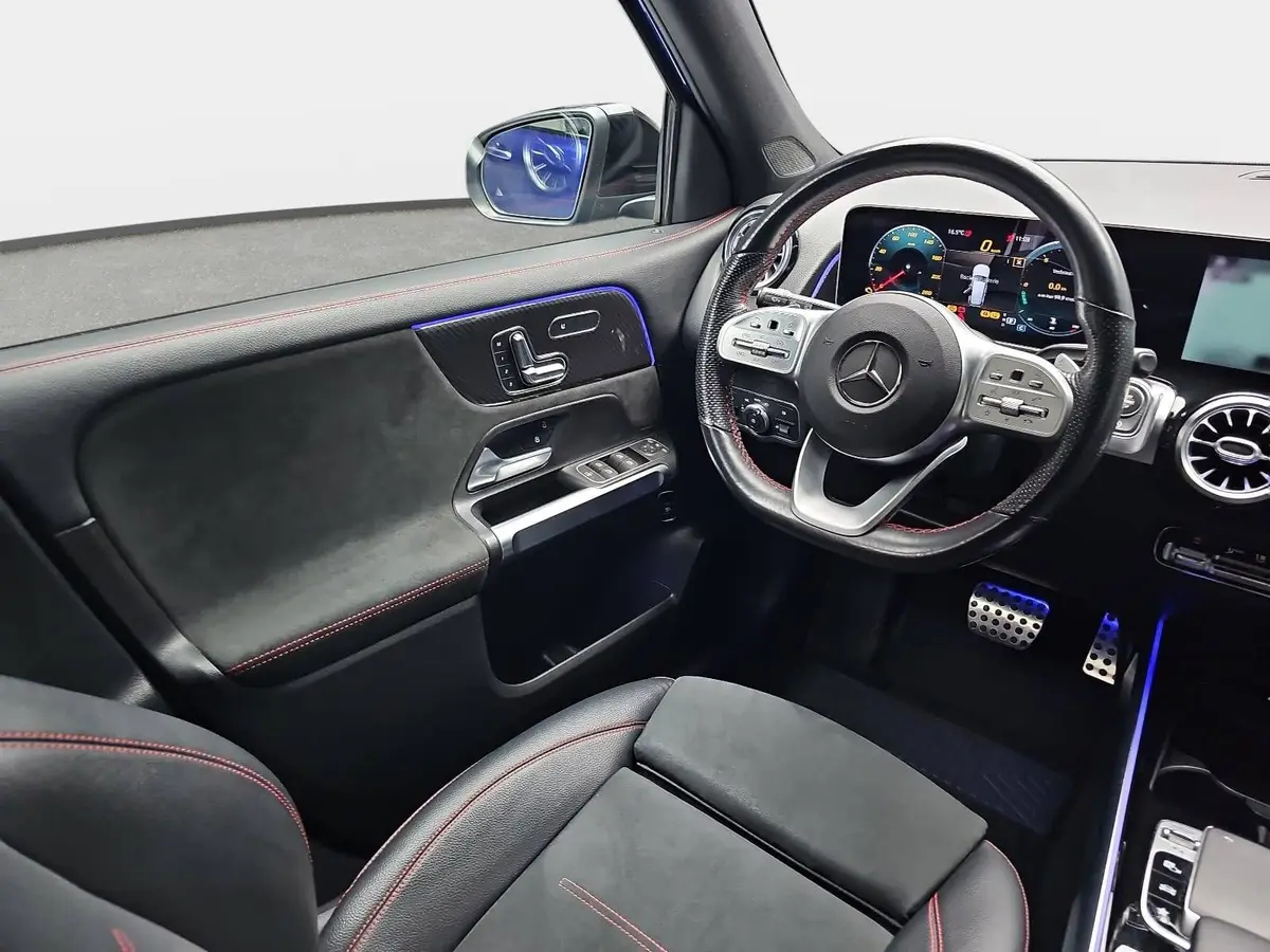 MERCEDES-BENZ GLB 200 200D AUTO. AMG-LINE AHK PANO LM