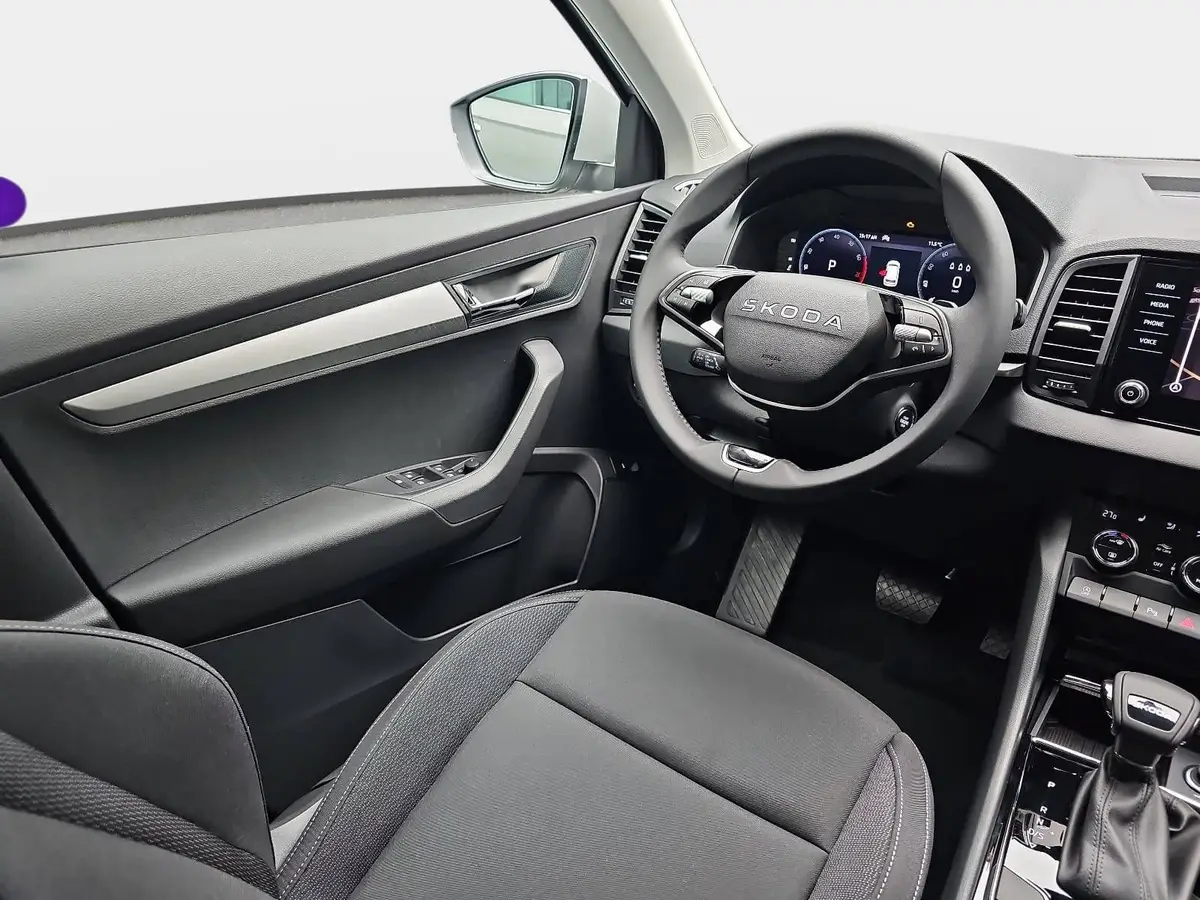 SKODA KAROQ 1.5 TSI DSG SELECTION LED ACC AHK