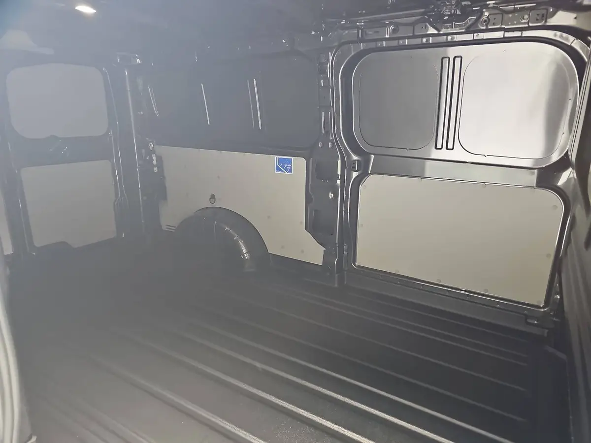 VW T7 TRANSPORTER 2.0 TDI DSG KASTEN L2H1 LED